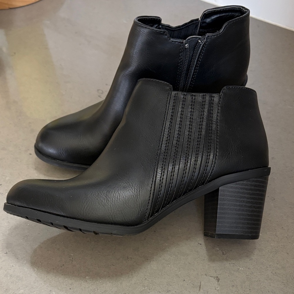 Black Heeled Boots for Women
